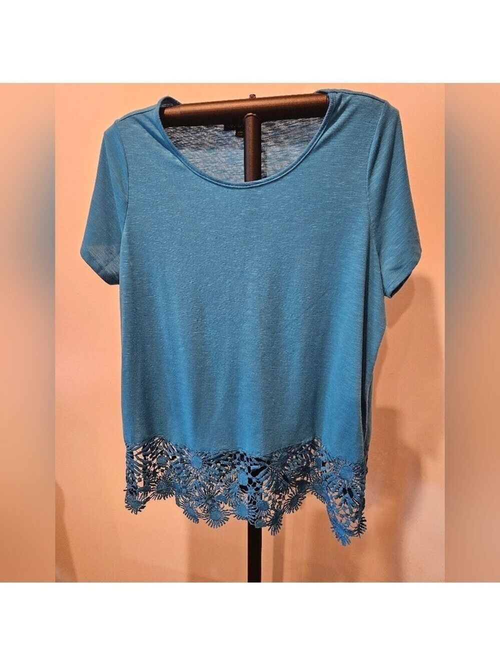 LANE BRYANT WOMEN'S VIBRANT BLUE SHORT SLEEVED LACE HEM PULLOVER TOP SIZE 18/20